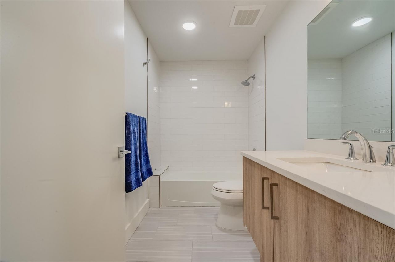 415 Island Way, Unit 311, Clearwater, FL 33767 Photo