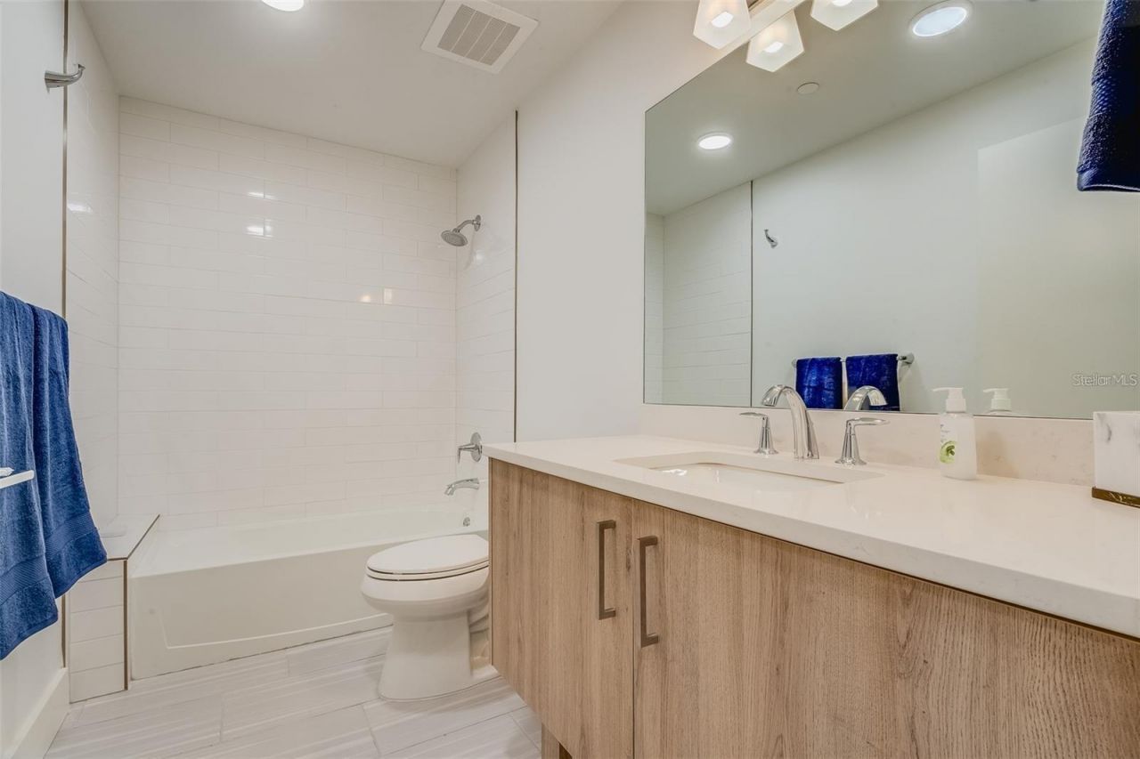 415 Island Way, Unit 311, Clearwater, FL 33767 Photo