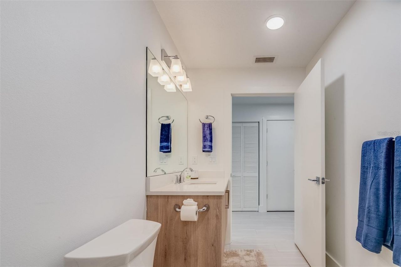 415 Island Way, Unit 311, Clearwater, FL 33767 Photo