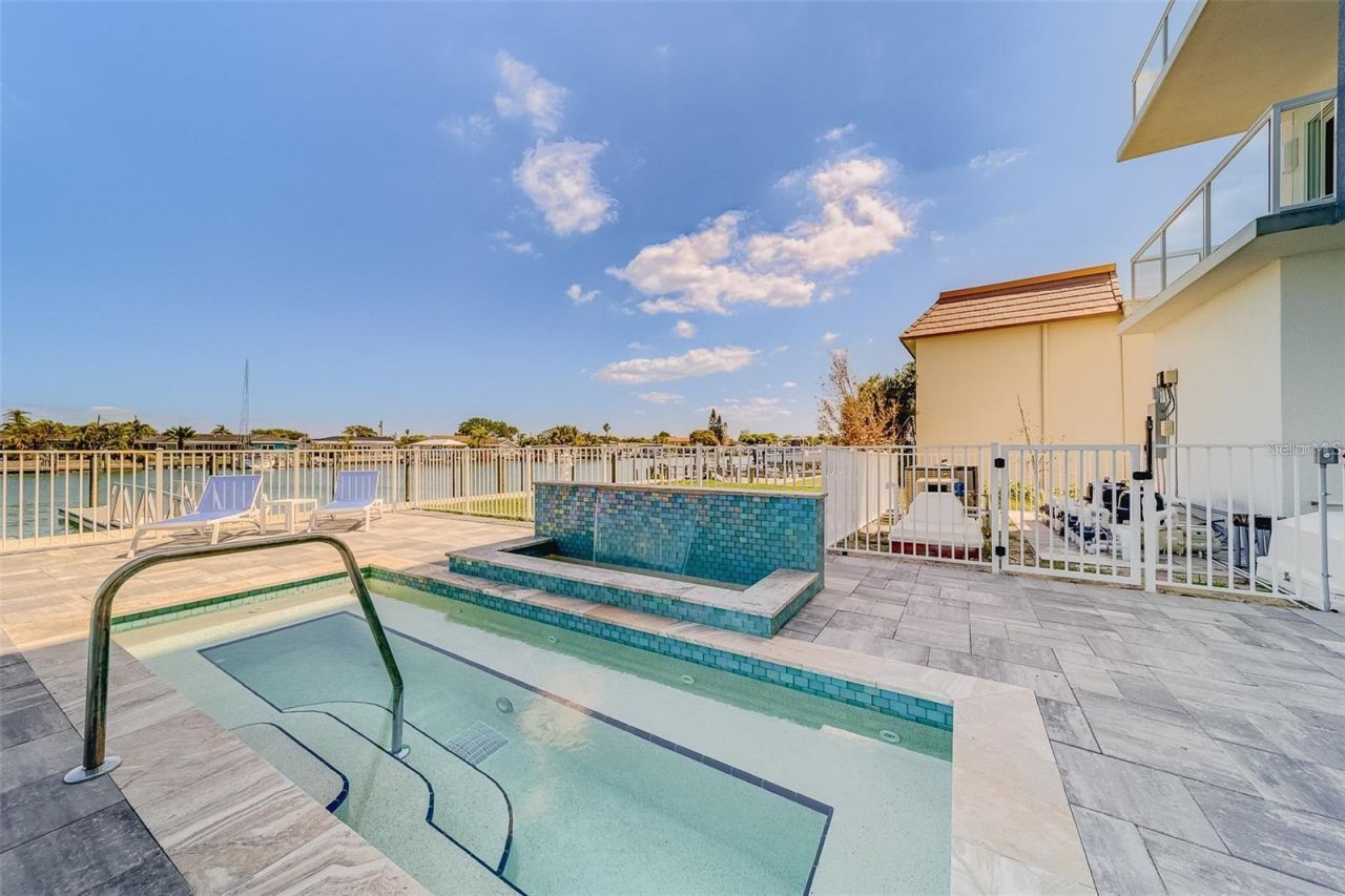 415 Island Way, Unit 311, Clearwater, FL 33767 Photo