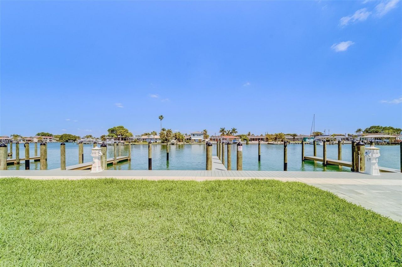 415 Island Way, Unit 311, Clearwater, FL 33767 Photo