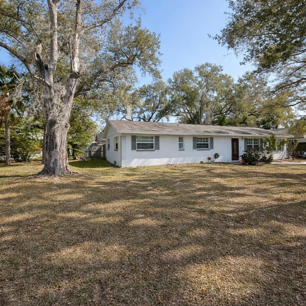 1021 Fairburn Avenue, Clearwater, FL 33755 Photo