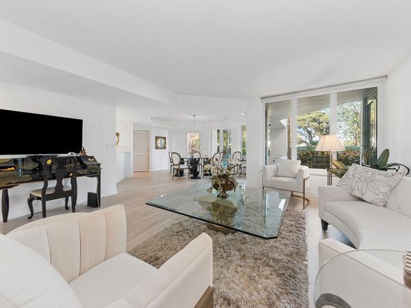 100 SE 5th Avenue, Unit 102, Boca Raton, FL 33432