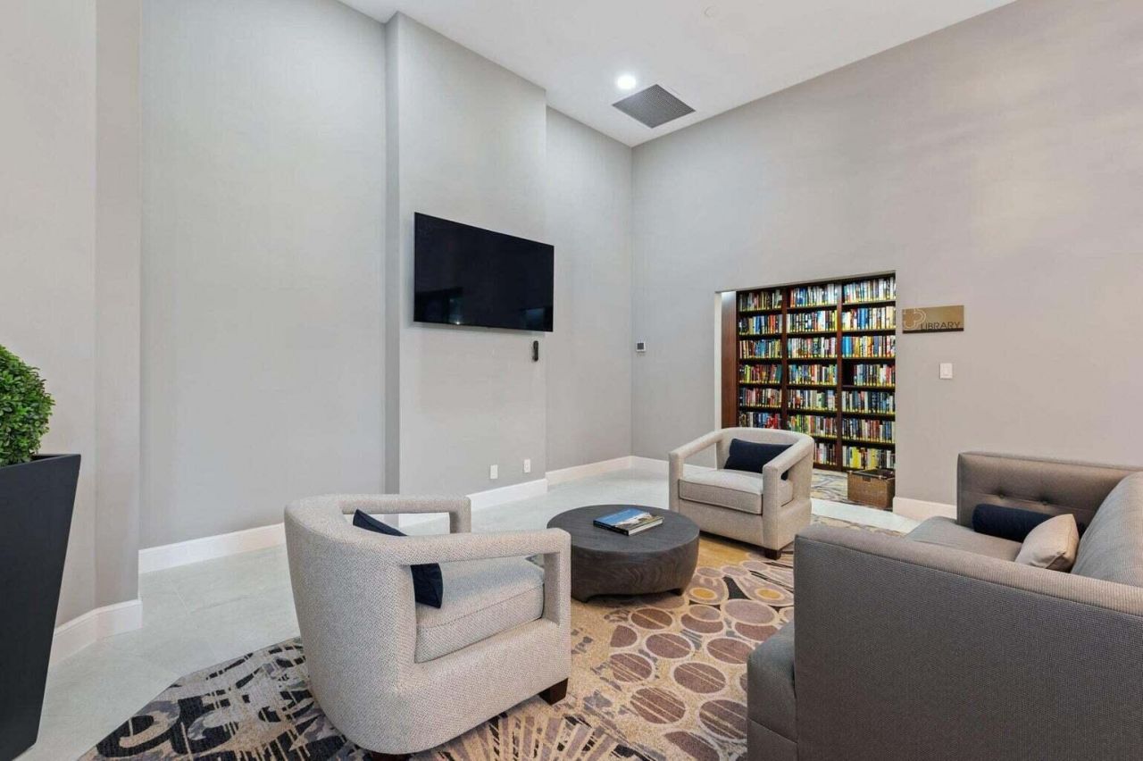 100 SE 5th Avenue, Unit 102, Boca Raton, FL 33432 Photo