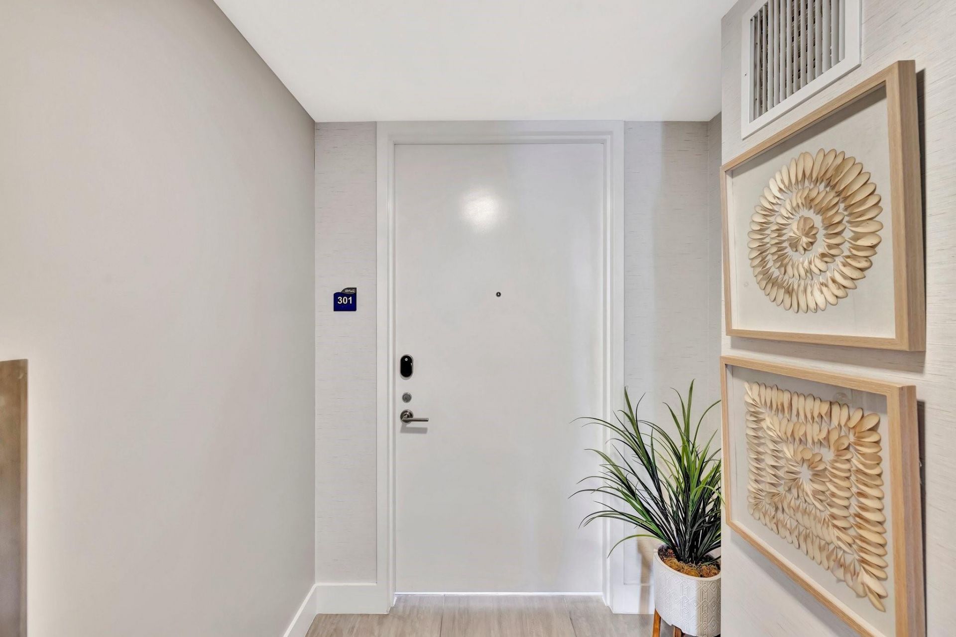 612 Bayshore Drive, Unit 301, Fort Lauderdale, FL 33304 Photo