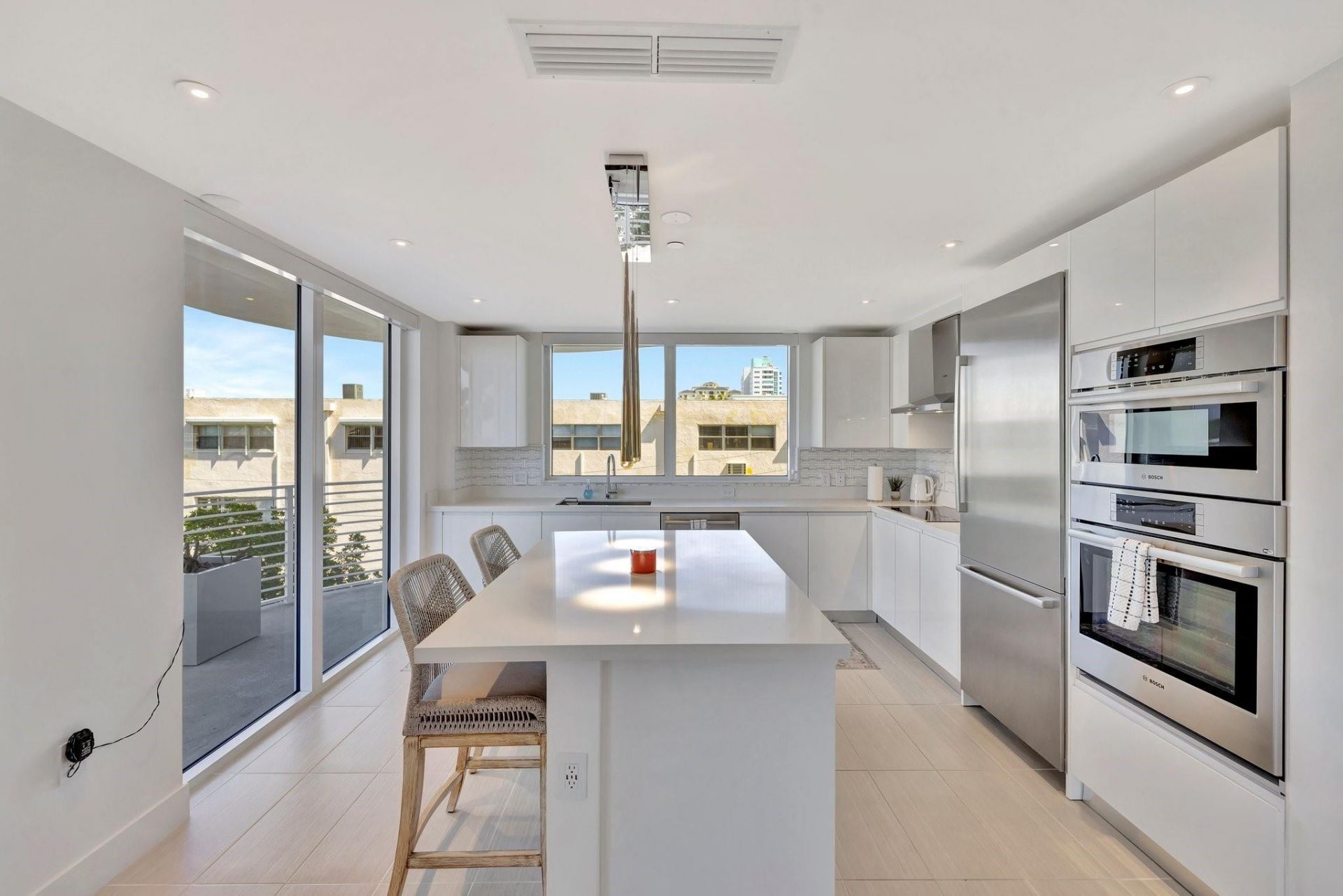 612 Bayshore Drive, Unit 301, Fort Lauderdale, FL 33304 Photo