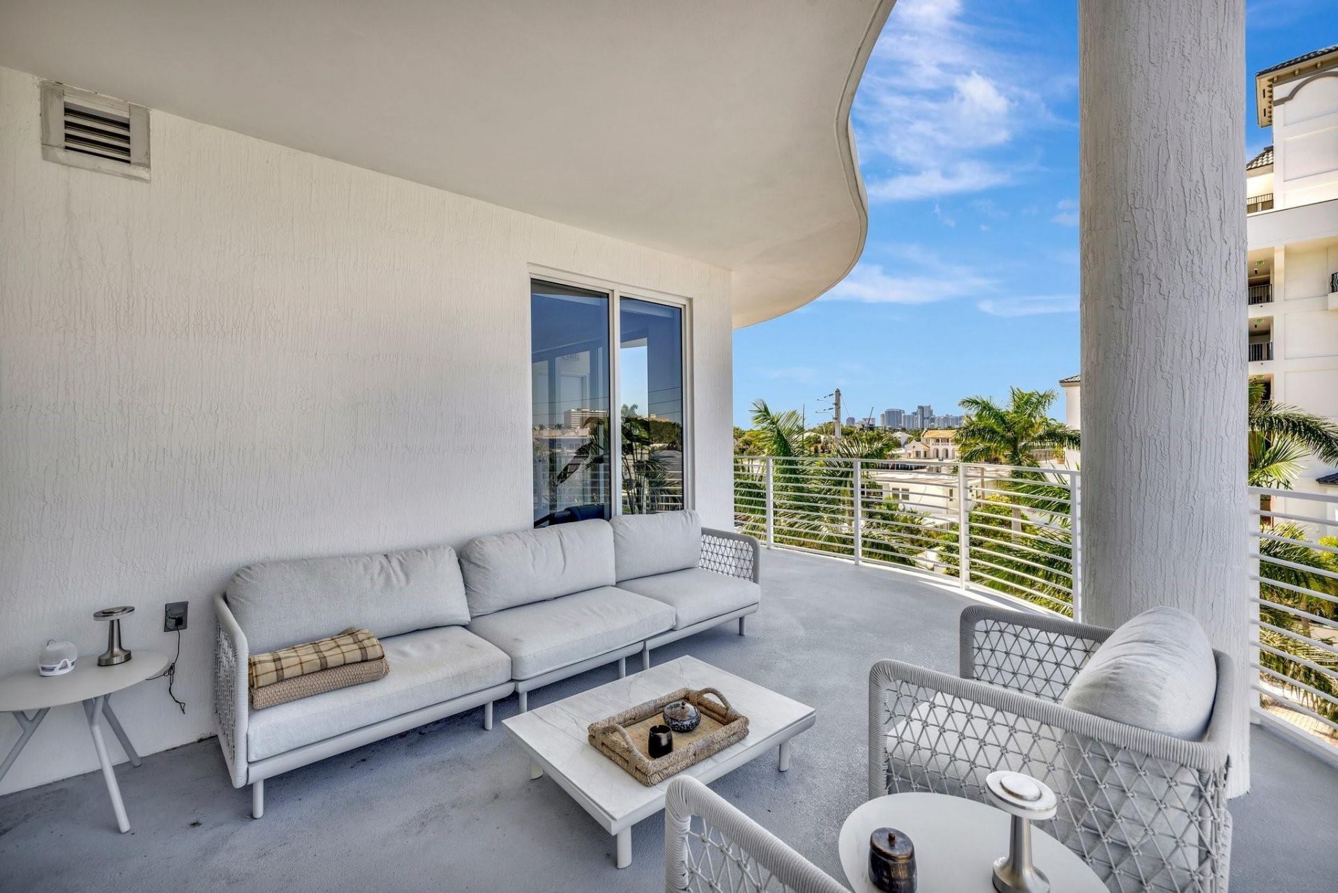 612 Bayshore Drive, Unit 301, Fort Lauderdale, FL 33304 Photo