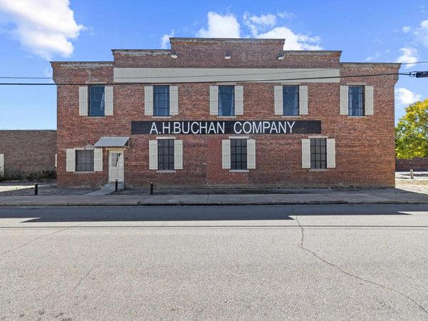 122 E Laurel St , Mullins, SC 29574