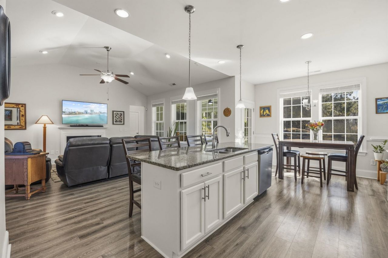 717 Shell Point Ct. Photo 16