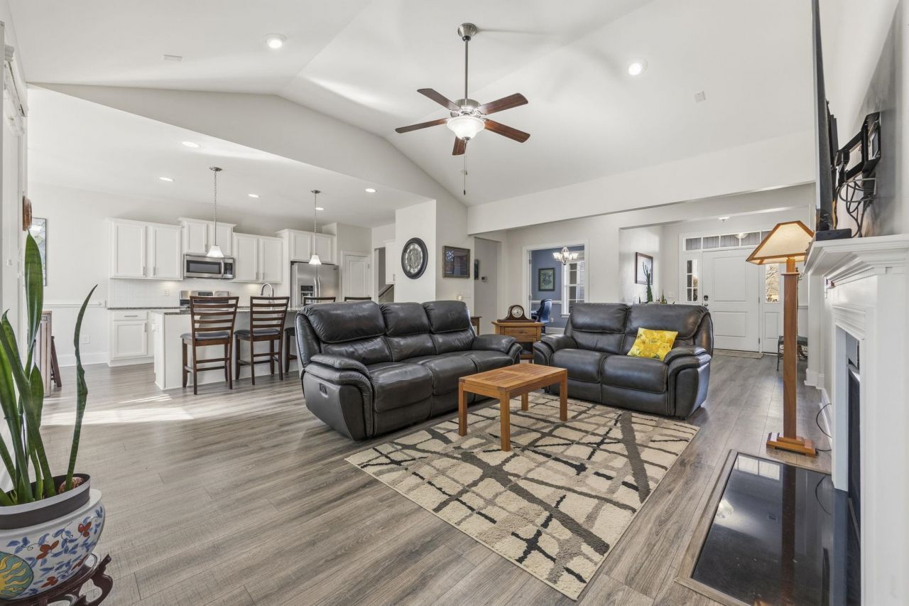 717 Shell Point Ct. Photo 7