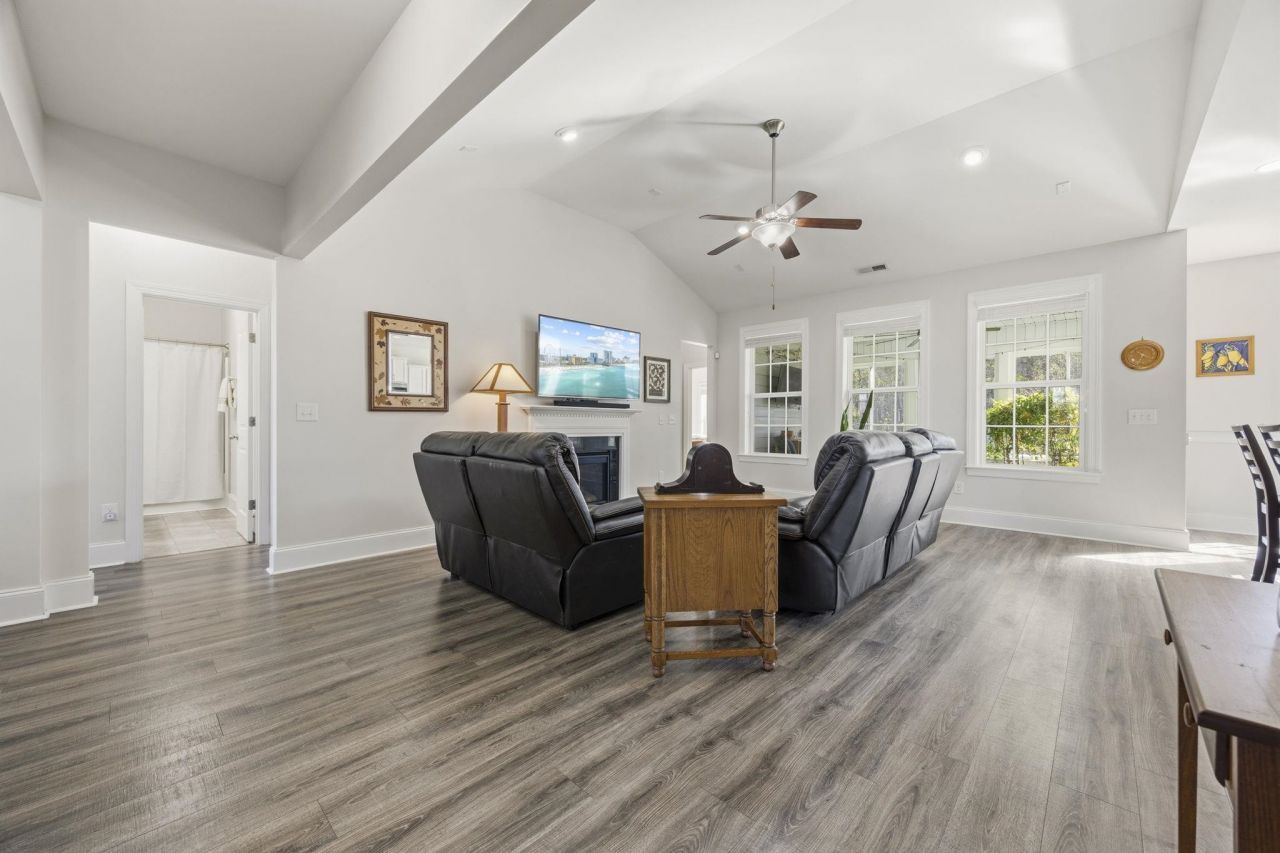 717 Shell Point Ct. Photo 9