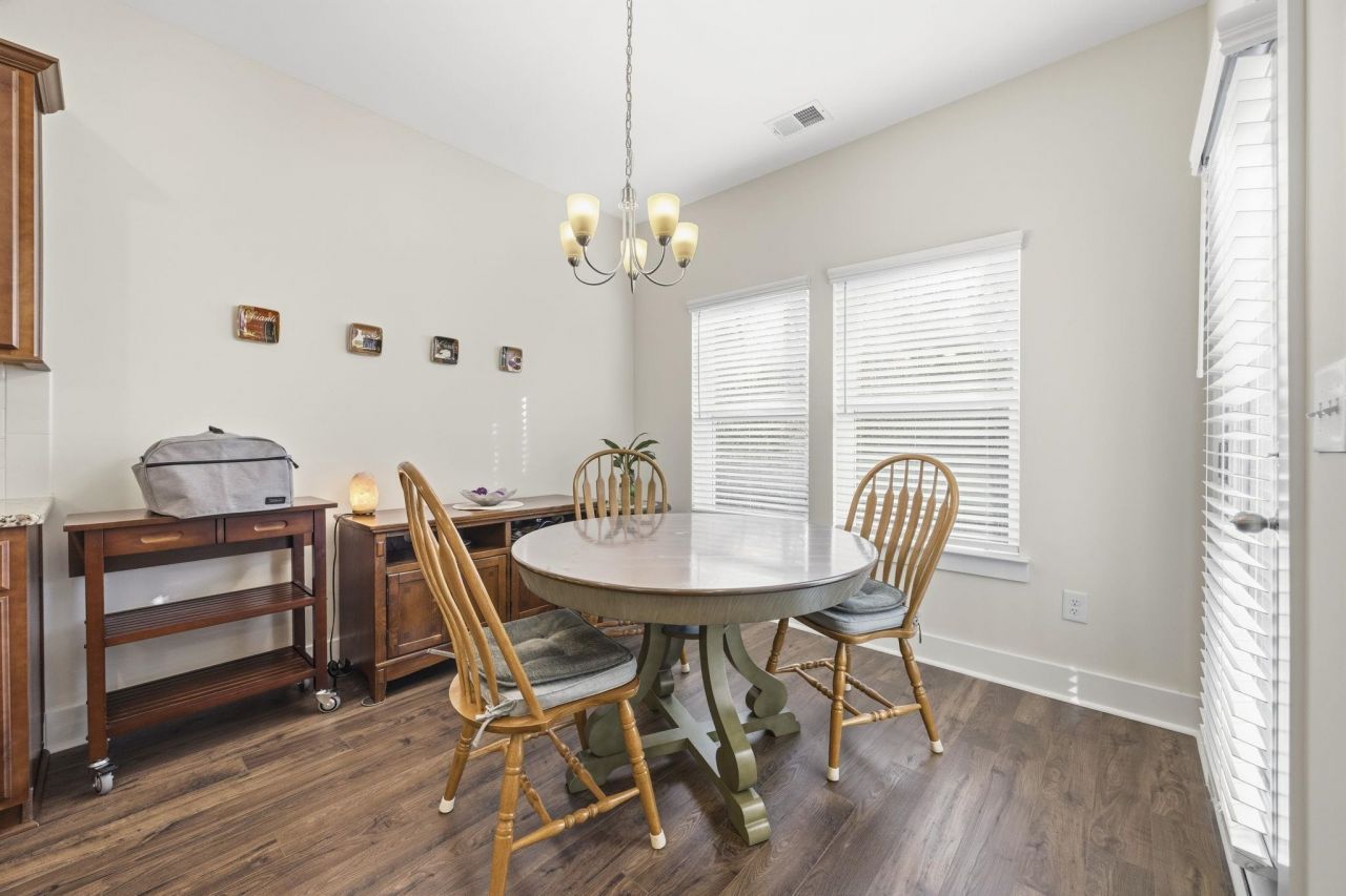 325 Brighton Pl.  Photo 11