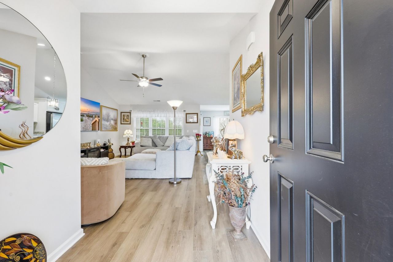 702 Woodside Dr.  Photo 4