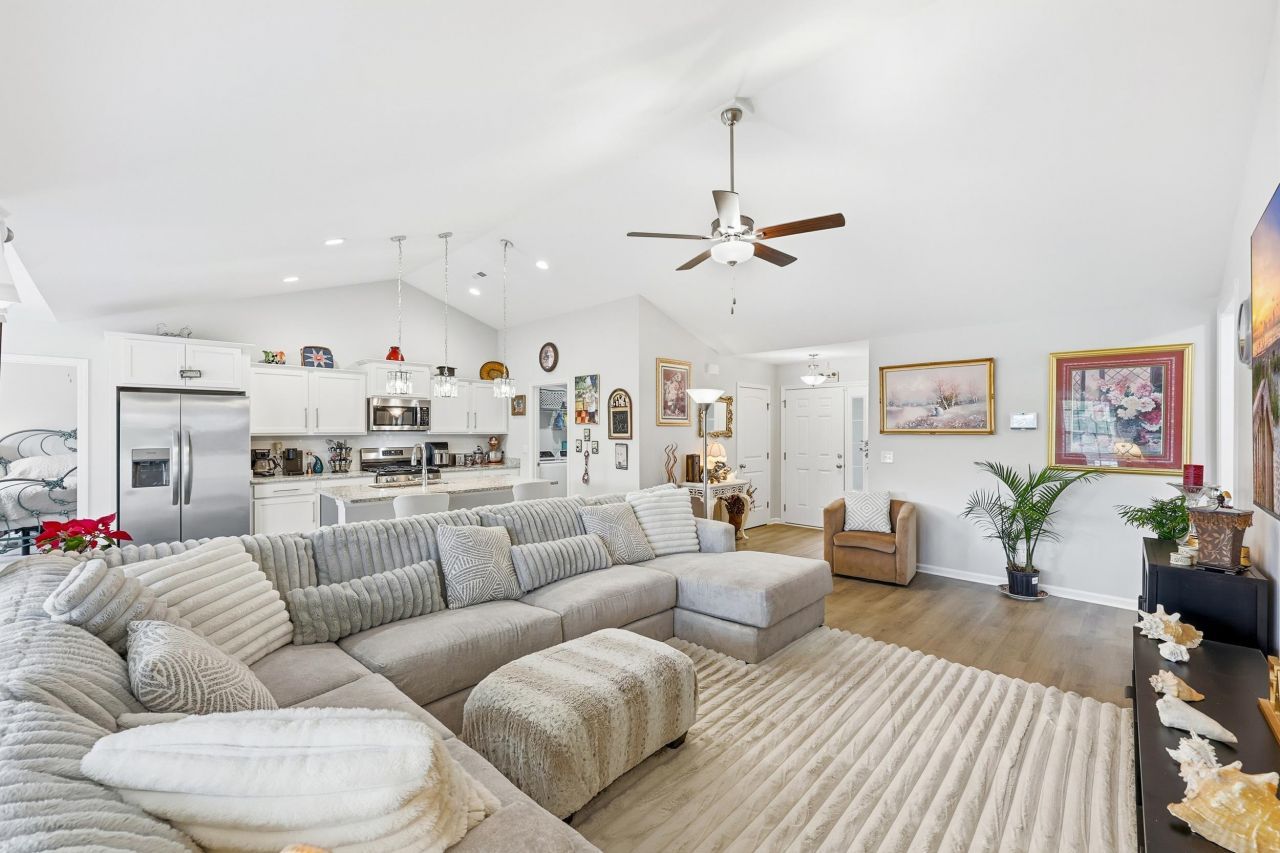 702 Woodside Dr. Photo 8