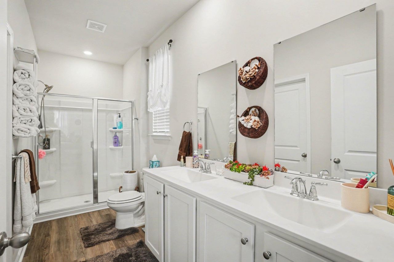 211 Londonshire Dr. Photo 11