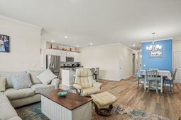 211 Londonshire Dr. photo 4