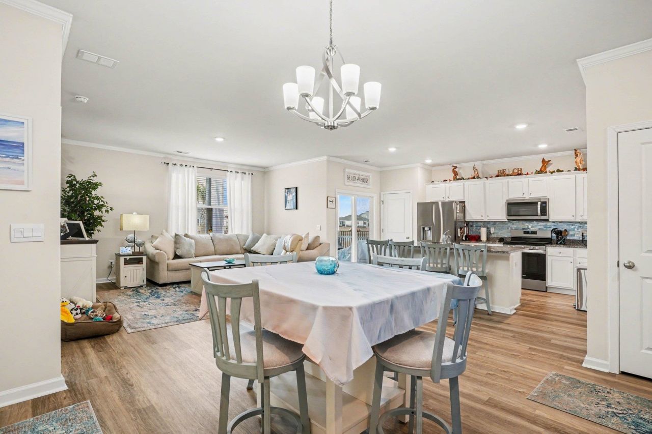 211 Londonshire Dr. Photo 5