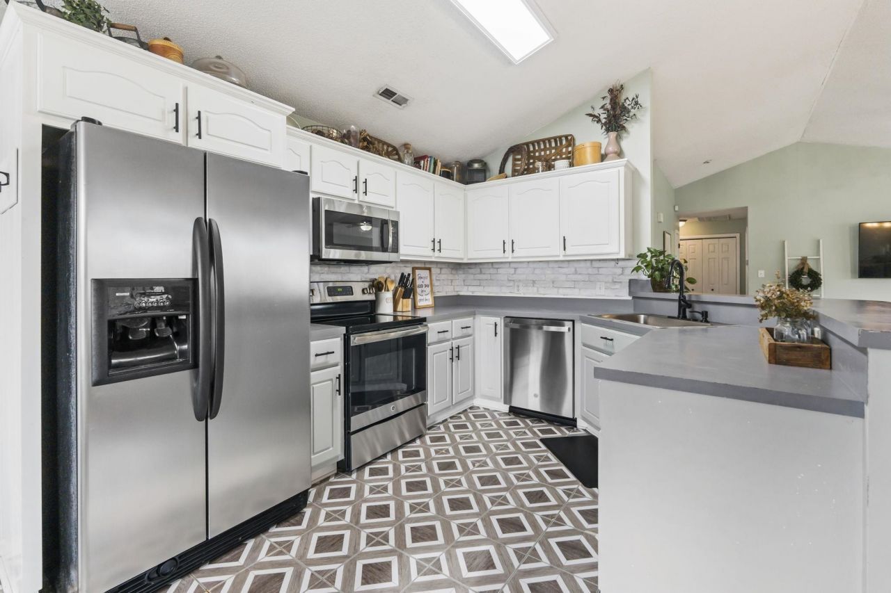 109 Adrianna Circle Photo 18