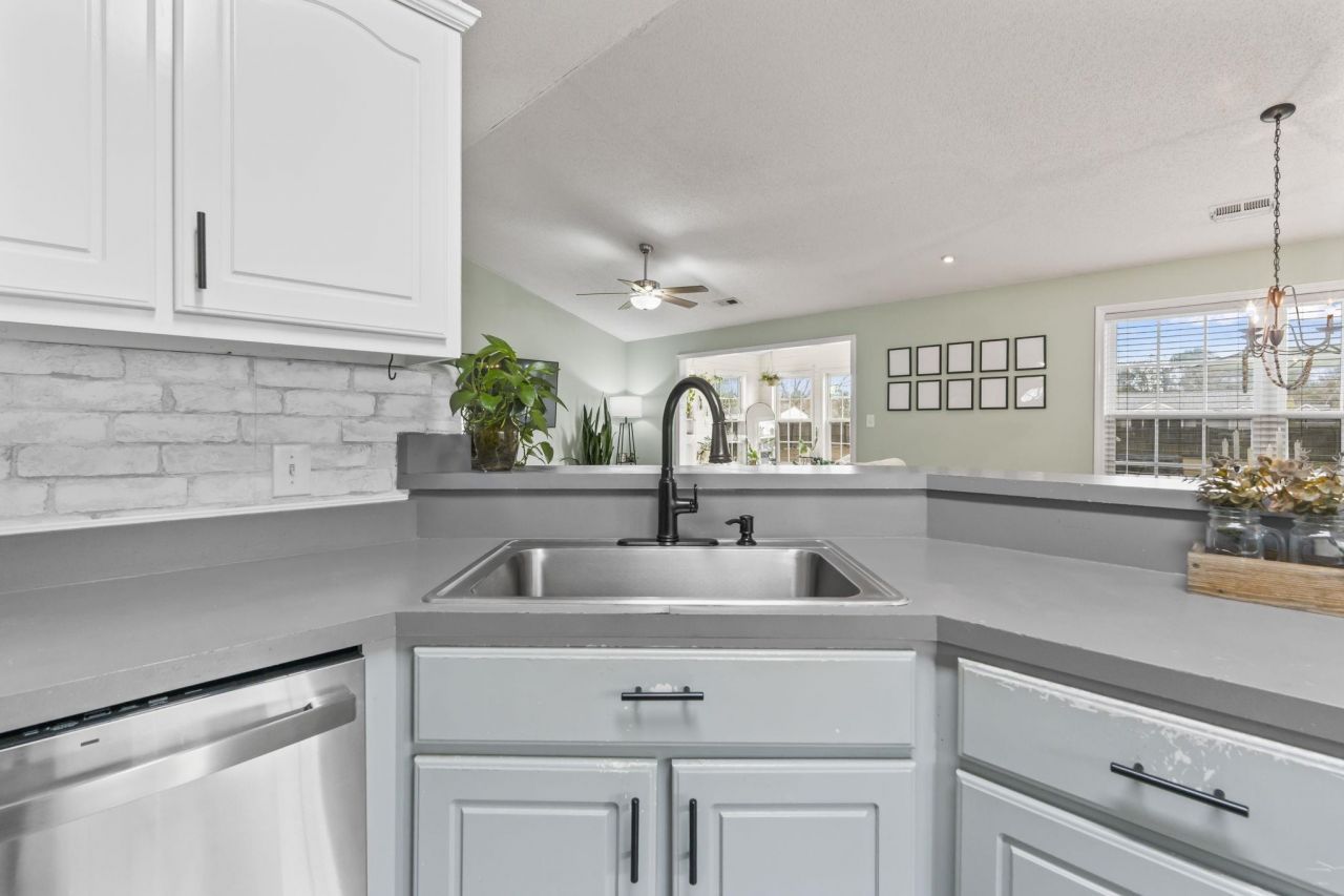 109 Adrianna Circle Photo 20