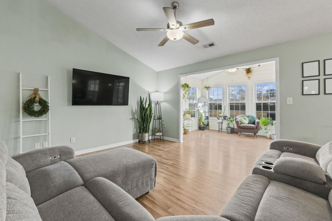 109 Adrianna Circle Photo 5