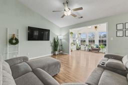 109 Adrianna Circle photo 4