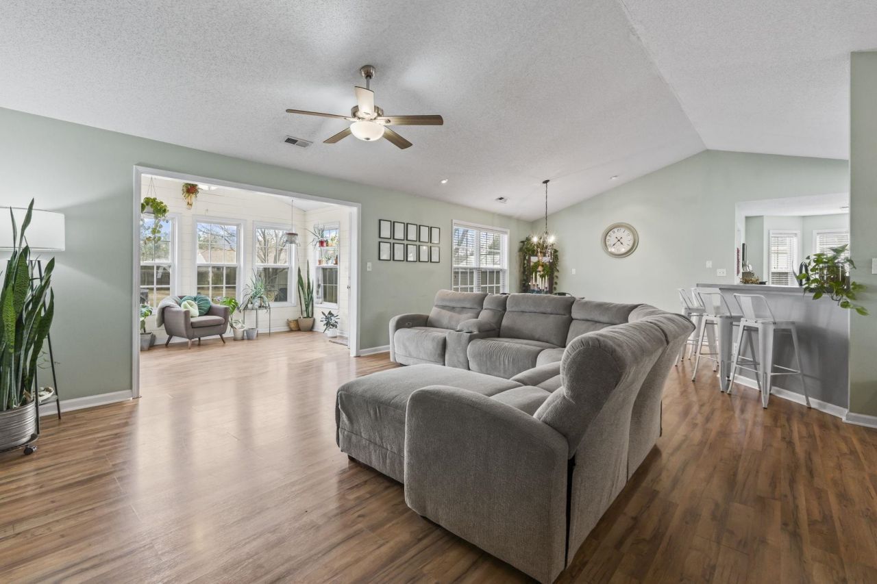 109 Adrianna Circle Photo 6