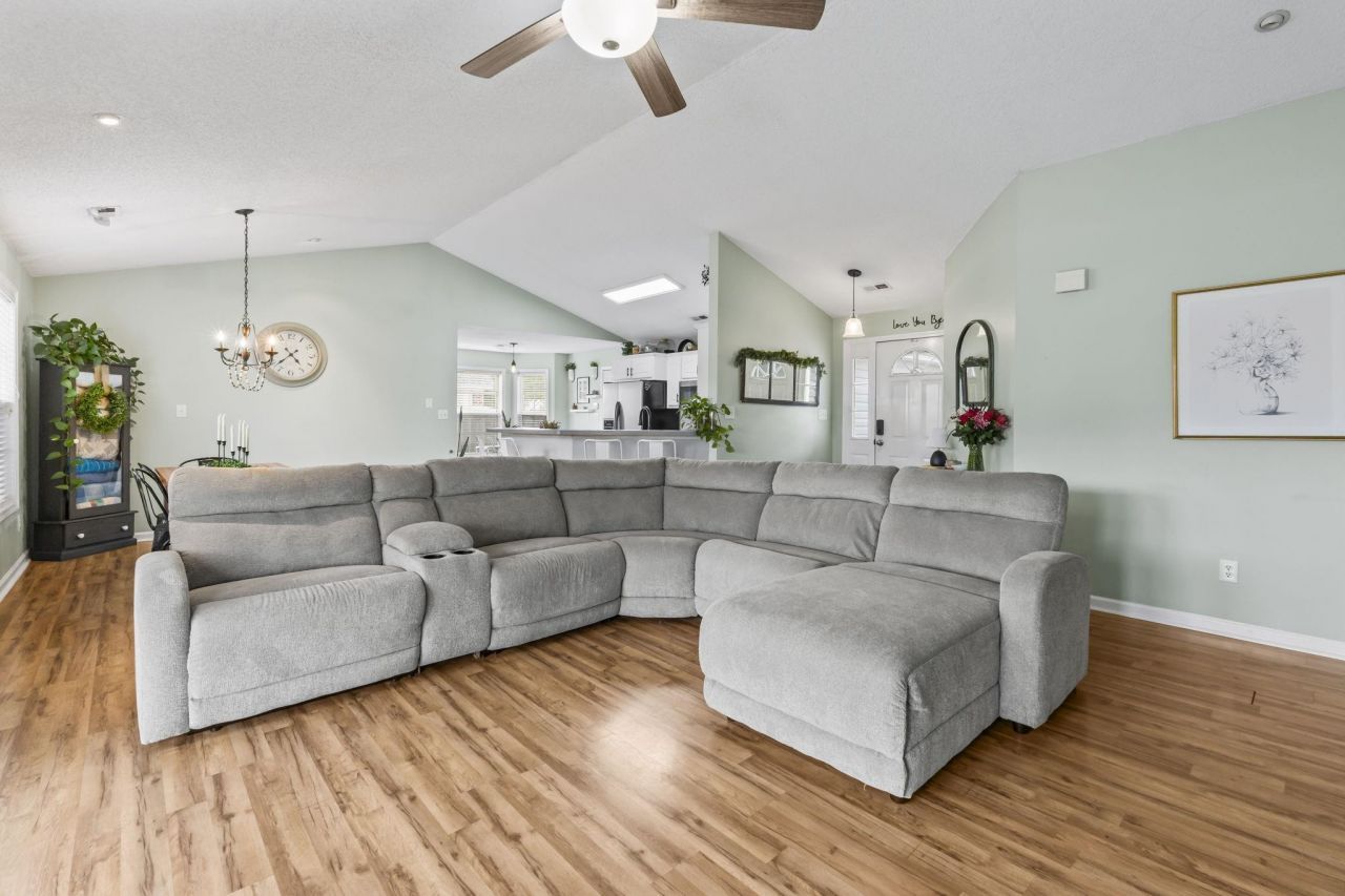 109 Adrianna Circle Photo 7