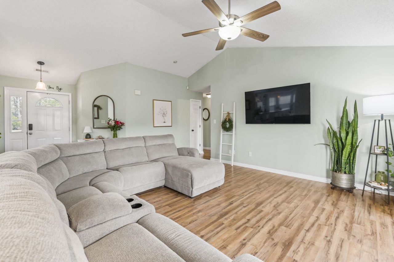 109 Adrianna Circle Photo 8