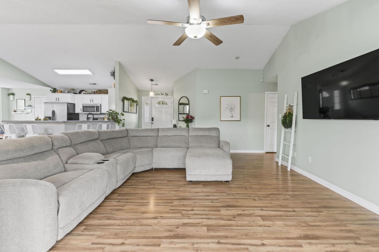 109 Adrianna Circle Photo 9