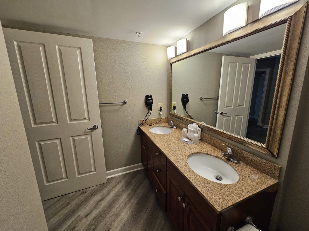 5200 N Ocean Blvd.  Photo 4