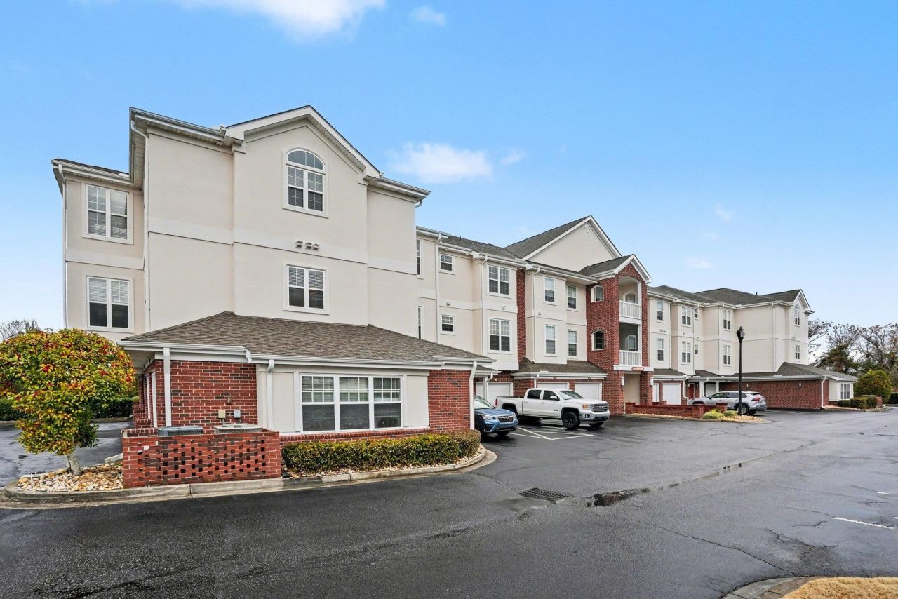 2241 Waterview Dr. Photo 1