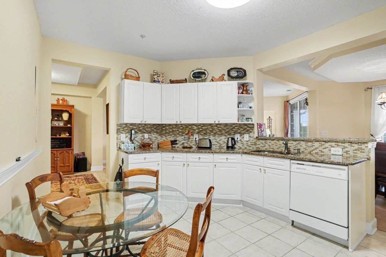 2241 Waterview Dr. Photo 10