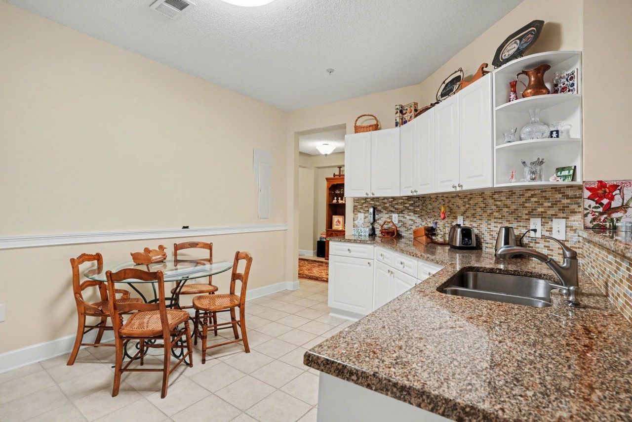 2241 Waterview Dr. Photo 11