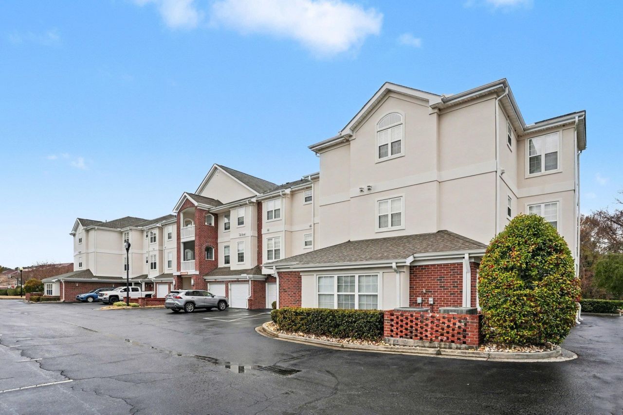 2241 Waterview Dr. Photo 2