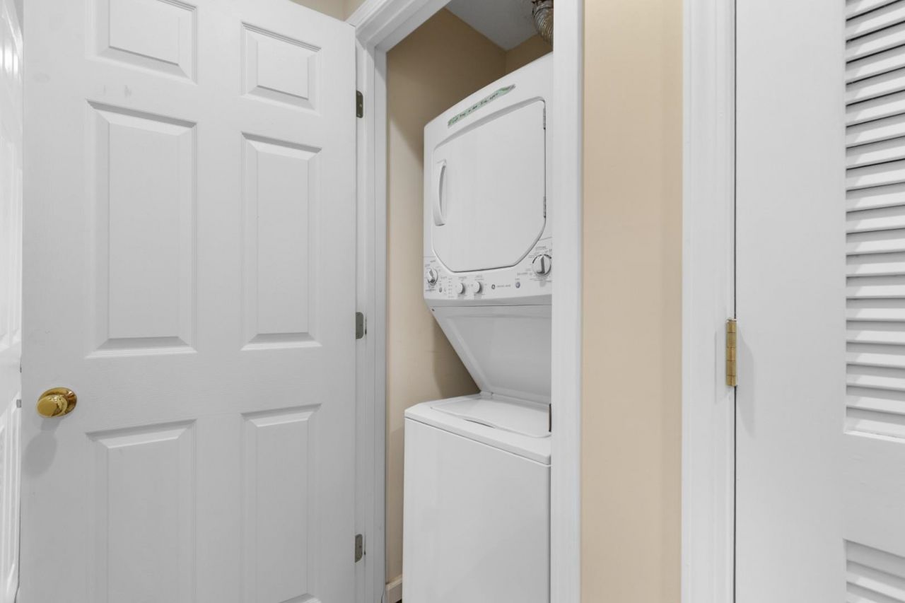 300 Shorehaven Dr.  Photo 24