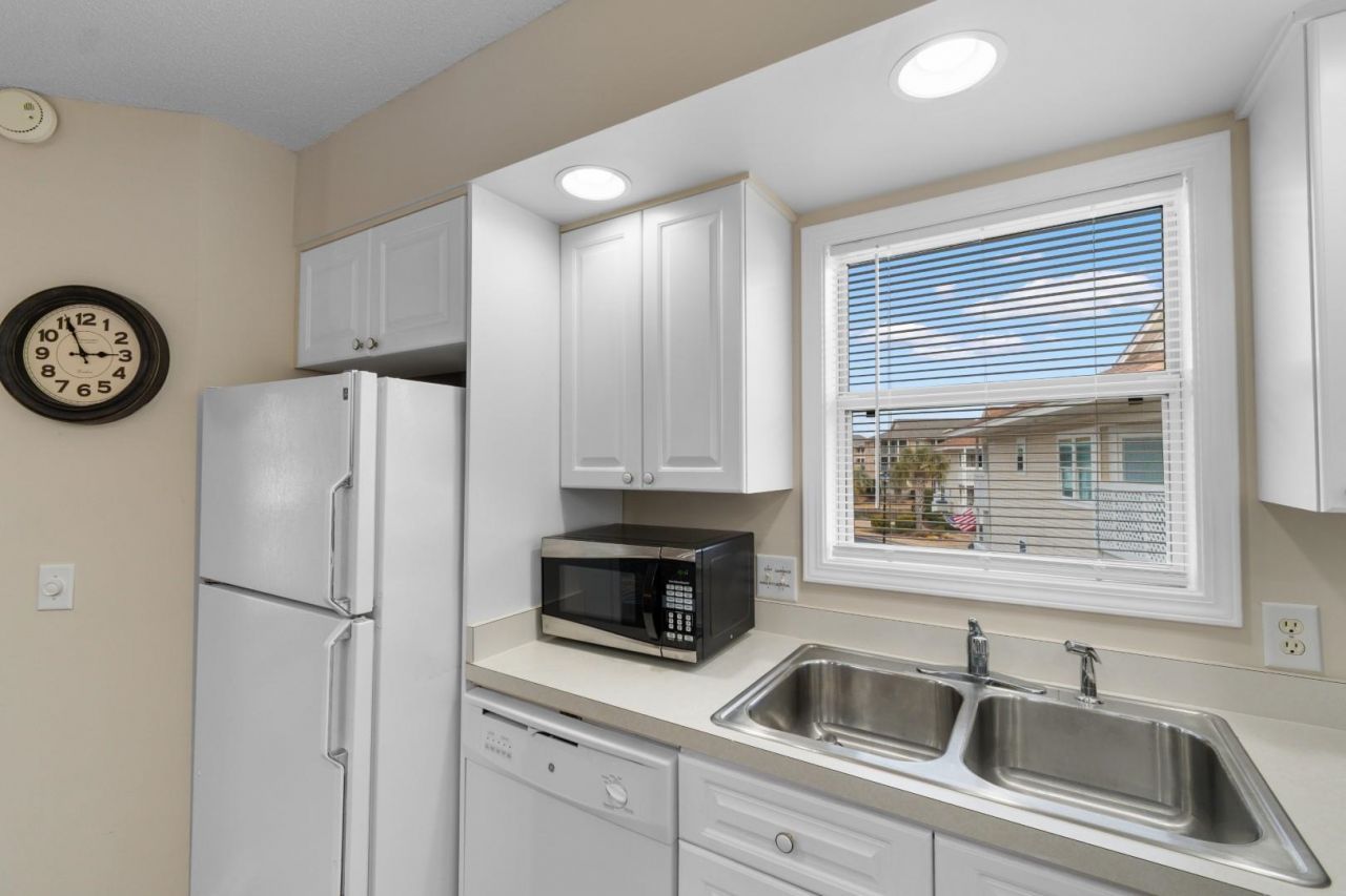 300 Shorehaven Dr.  Photo 4