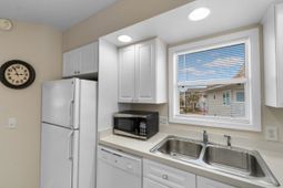 300 Shorehaven Dr.  photo 4