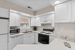 300 Shorehaven Dr.  photo 4