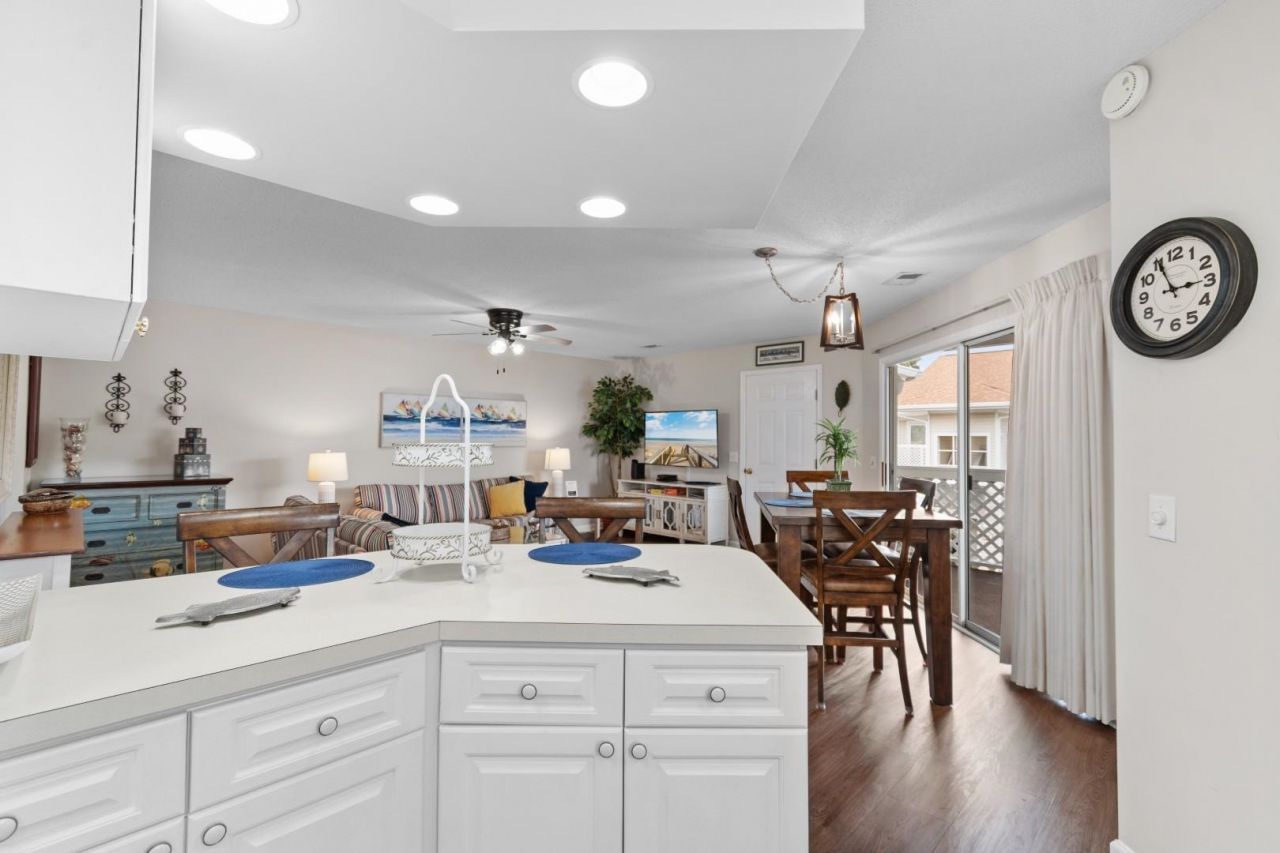 300 Shorehaven Dr.  Photo 7