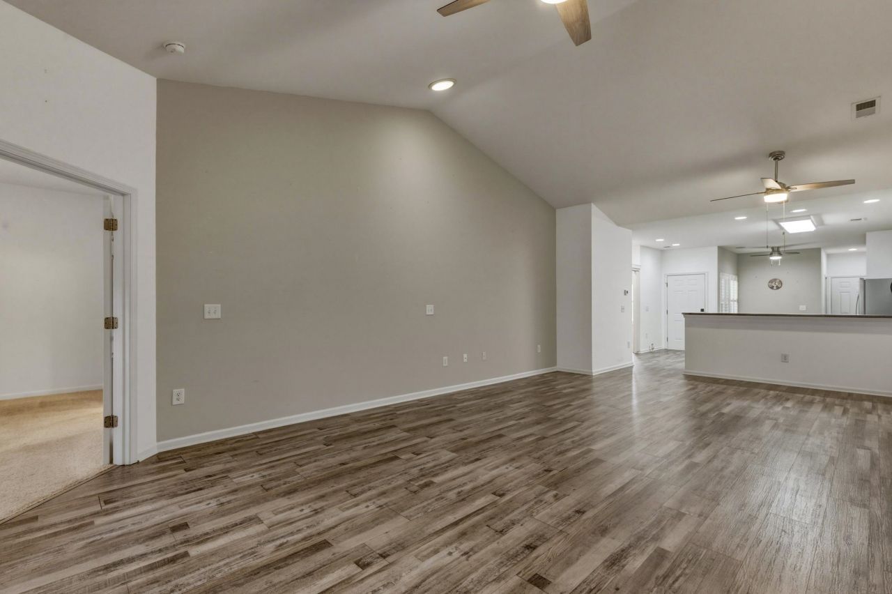 300 Nuthatch Ln. Photo 16