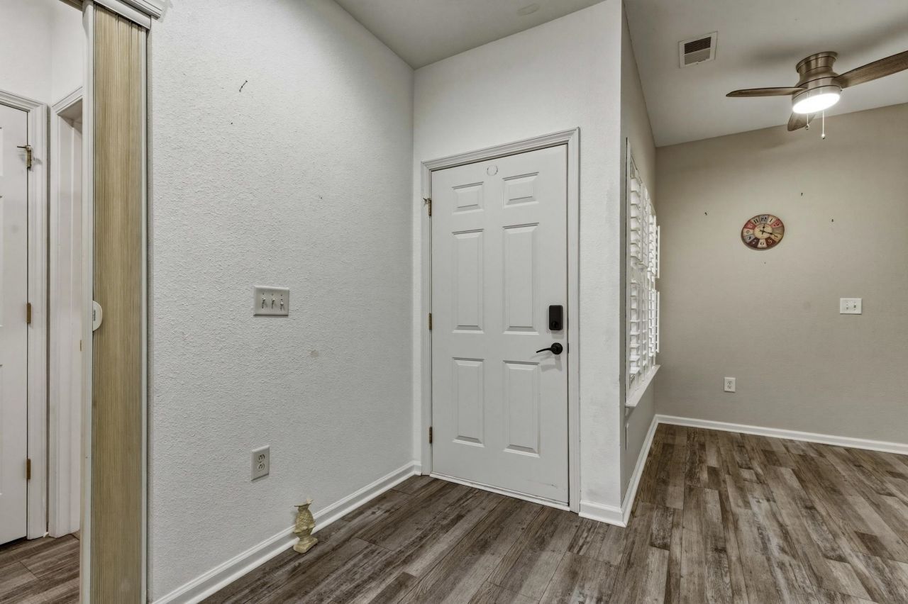 300 Nuthatch Ln. Photo 4