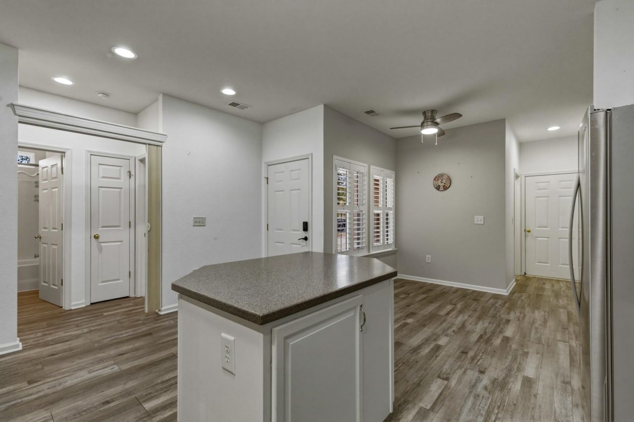 300 Nuthatch Ln. Photo 8