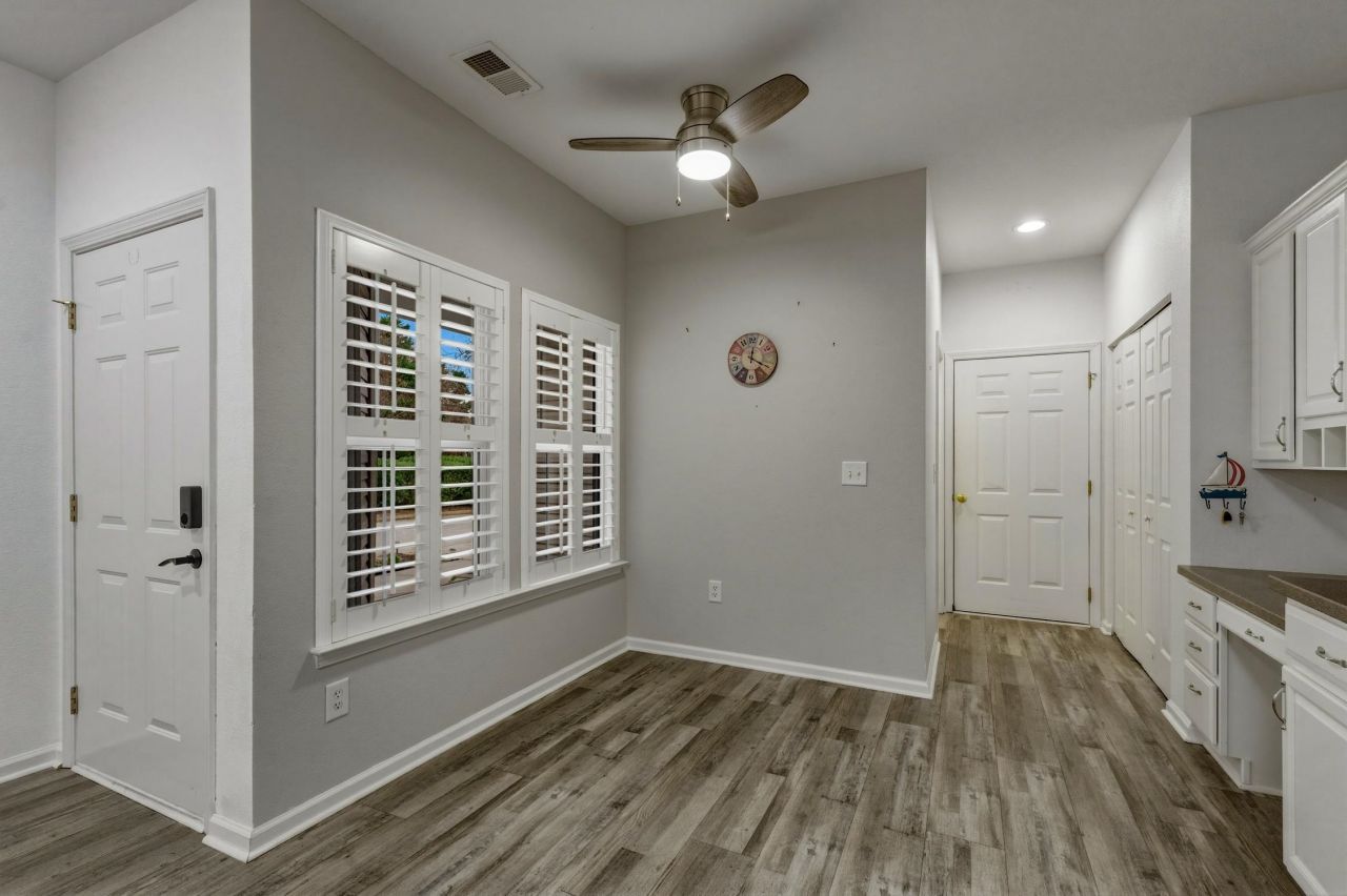 300 Nuthatch Ln. Photo 9