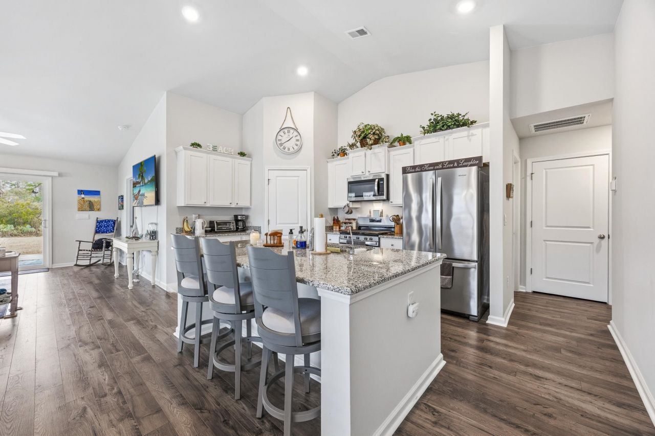 1522 Jardine Loop  Photo 10