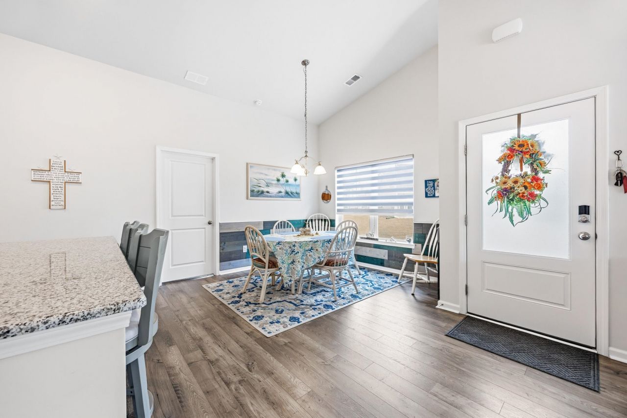 1522 Jardine Loop  Photo 12