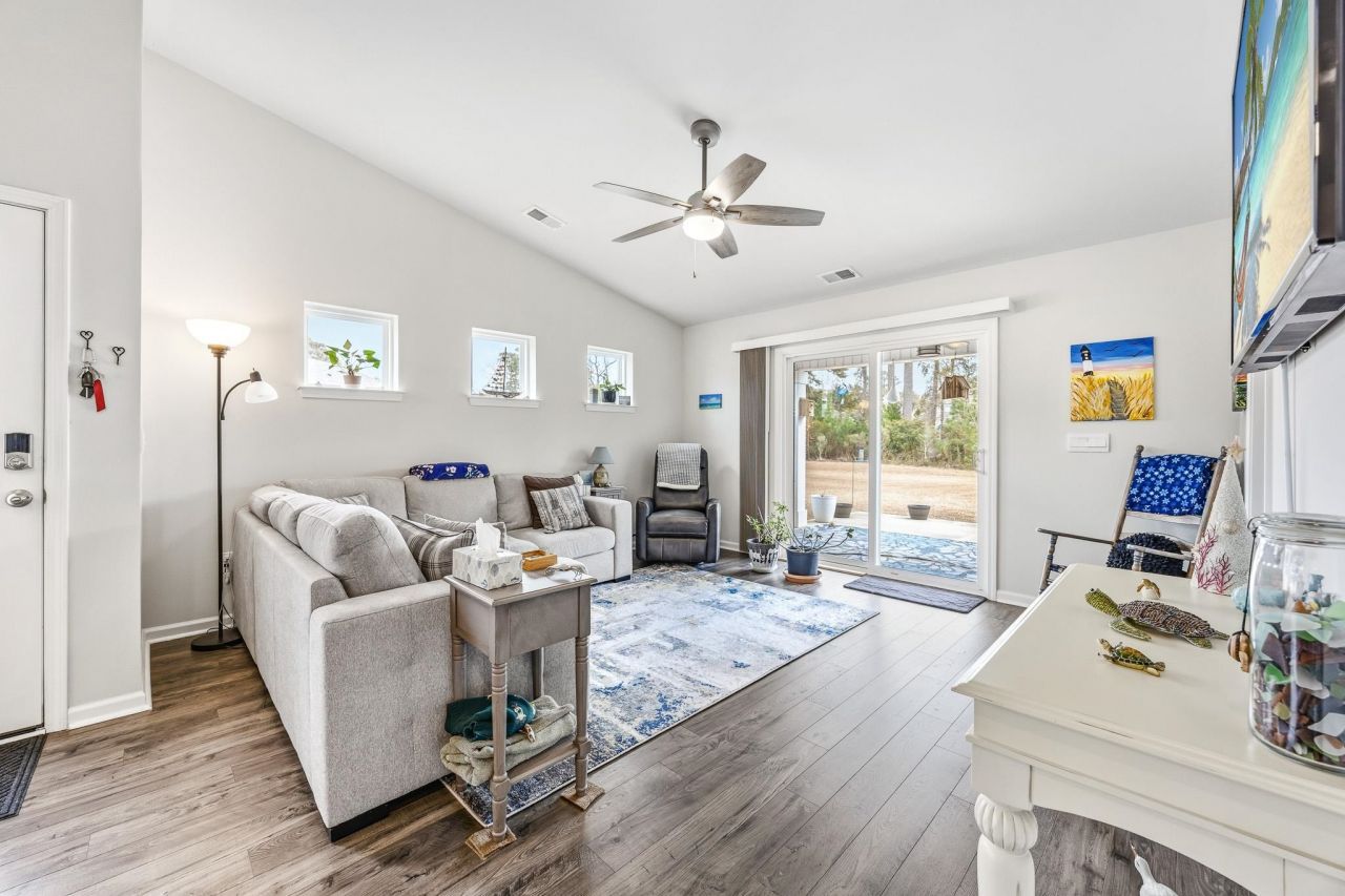 1522 Jardine Loop  Photo 16