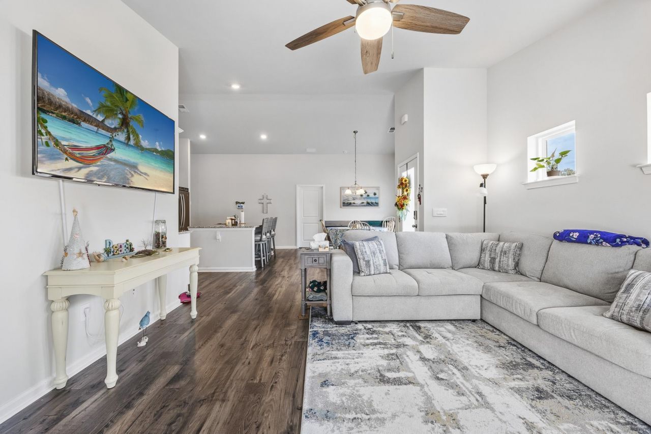 1522 Jardine Loop  Photo 18