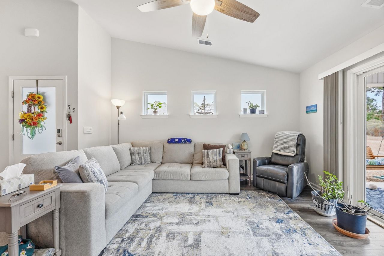 1522 Jardine Loop  Photo 19