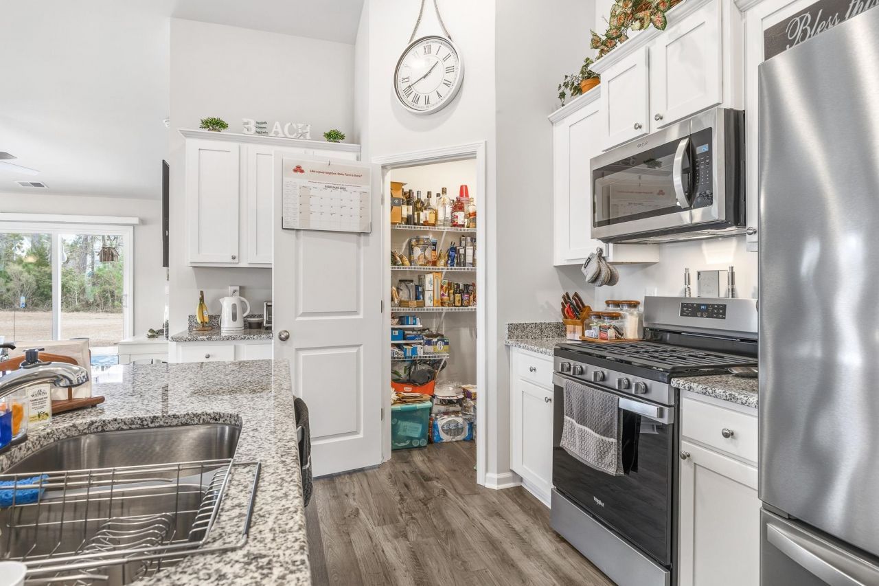 1522 Jardine Loop  Photo 6