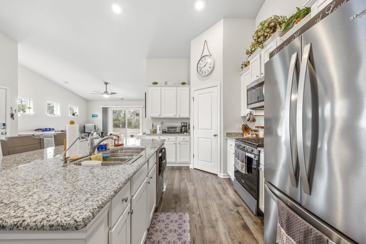 1522 Jardine Loop  Photo 7